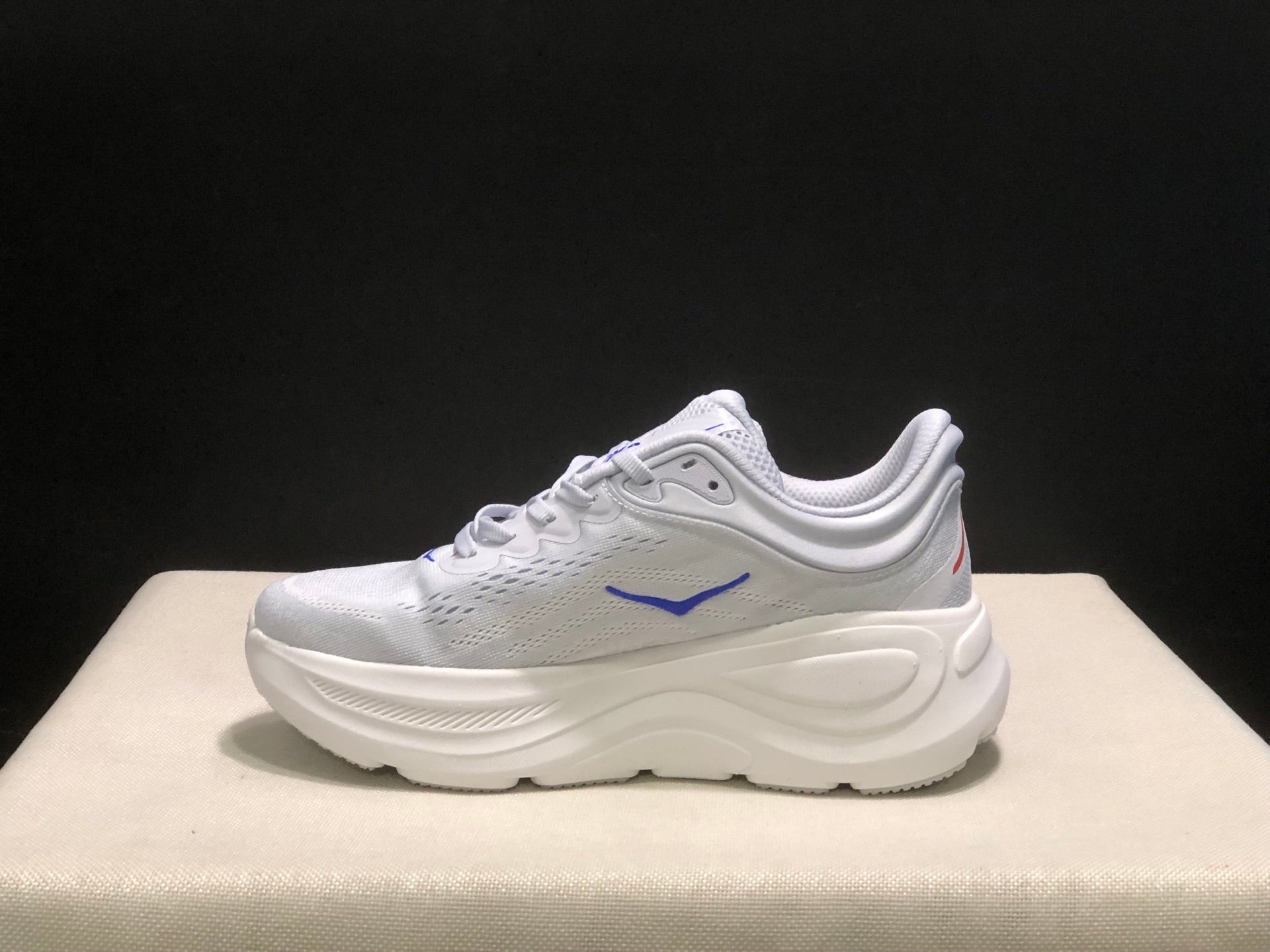 HOKA ONE ONE Bondi 9
