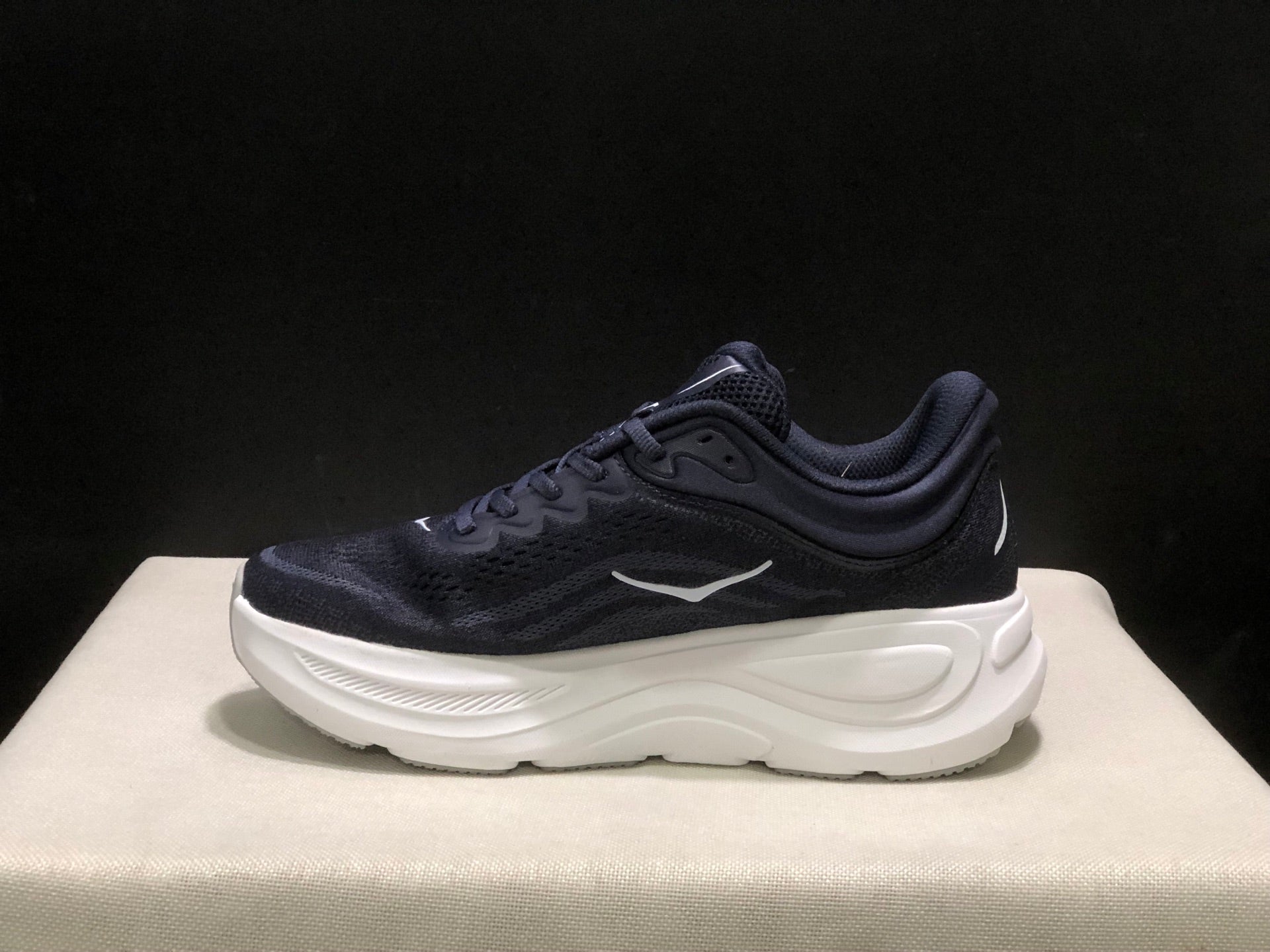 HOKA ONE ONE Bondi 9