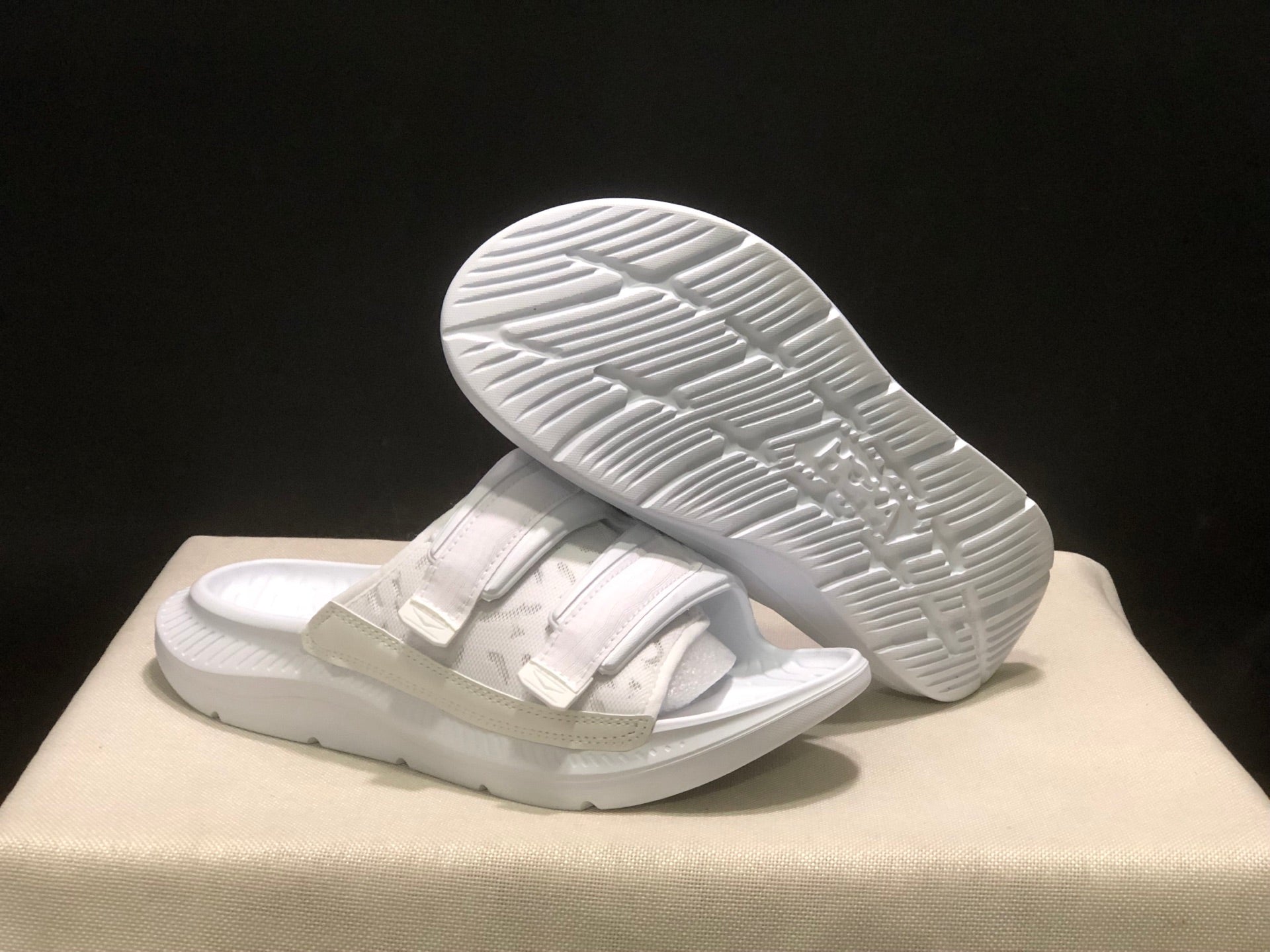 WTAPS x  HOKA ONE ONE ORA Luxe