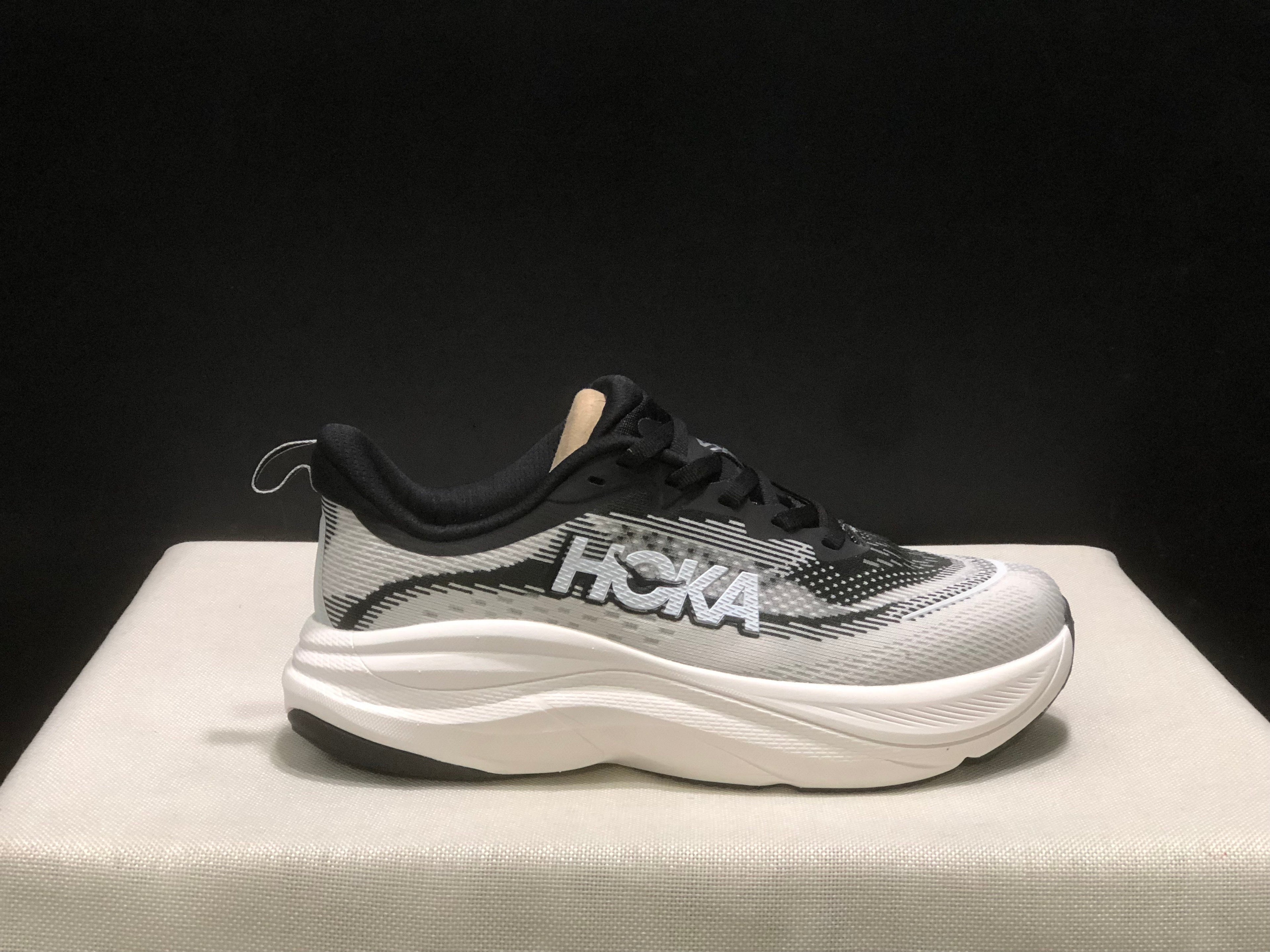 HOKA ONE ONE SKYFLOW