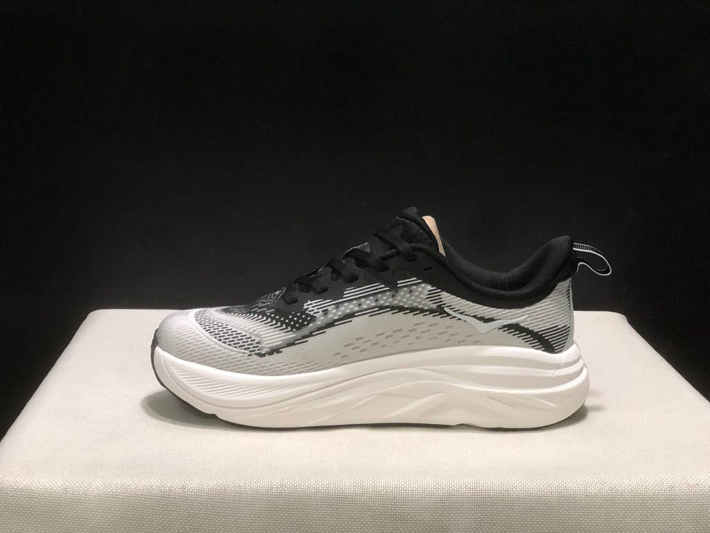 HOKA ONE ONE SKYFLOW