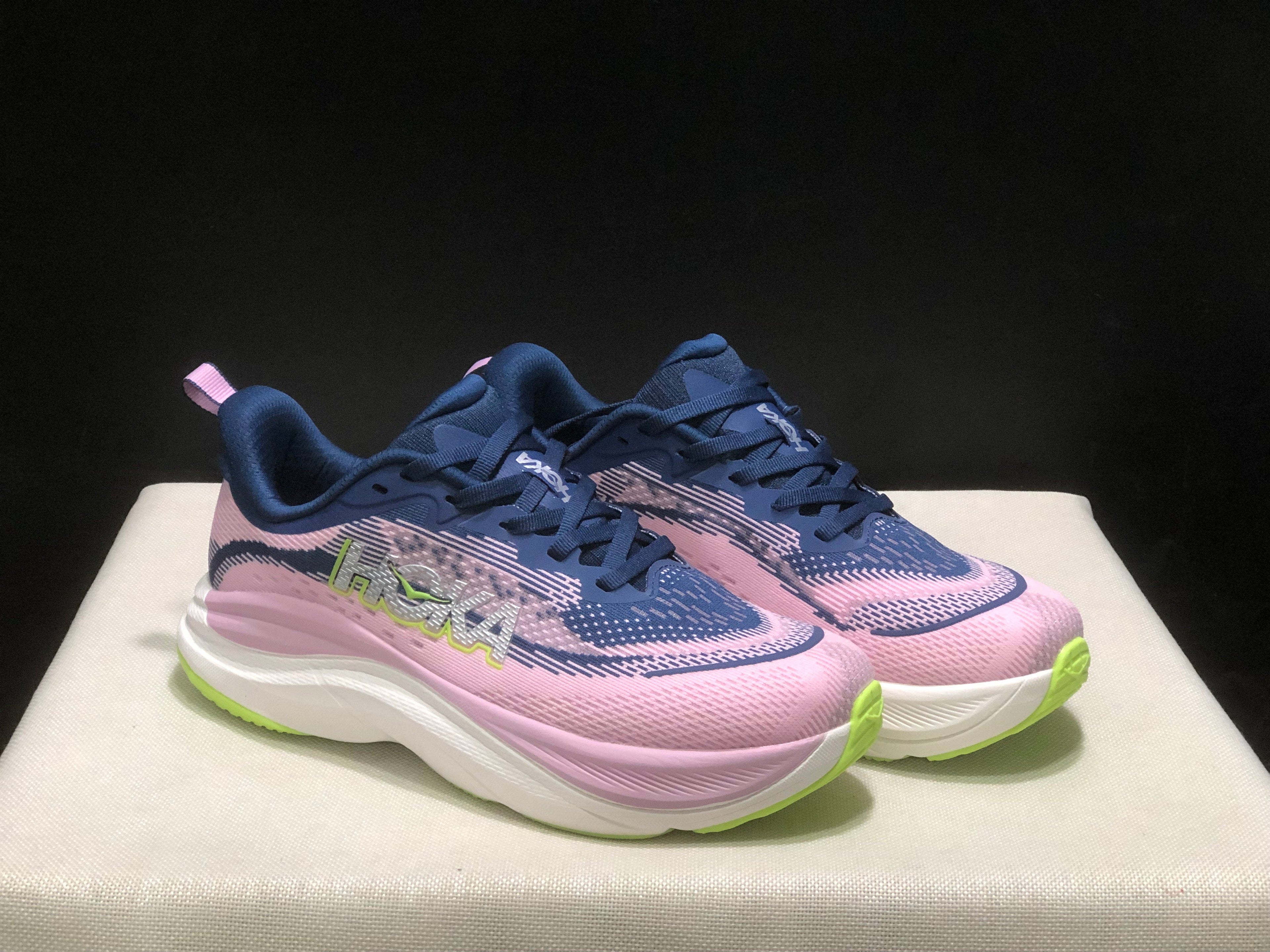 HOKA ONE ONE SKYFLOW