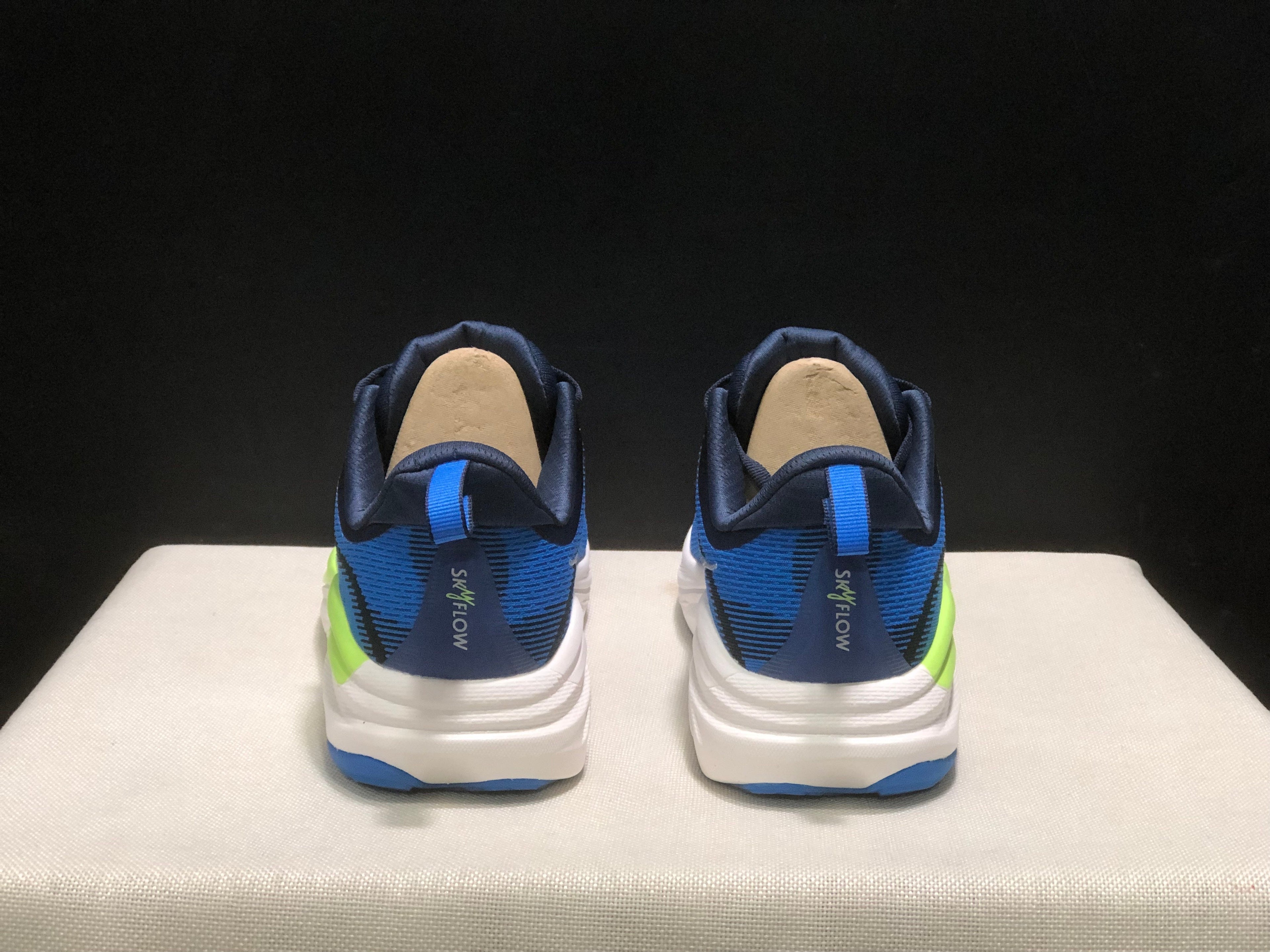 HOKA ONE ONE SKYFLOW