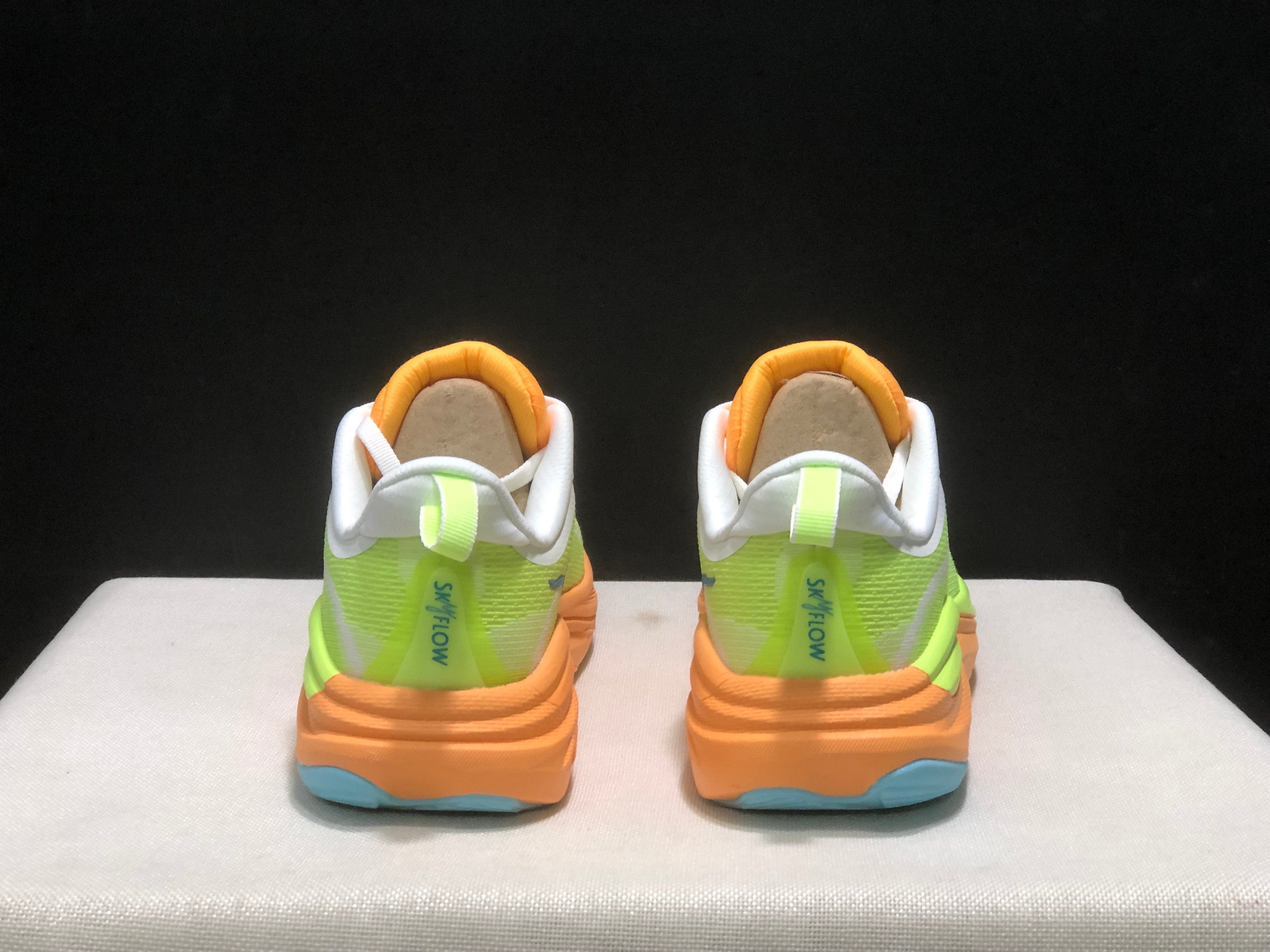HOKA ONE ONE SKYFLOW
