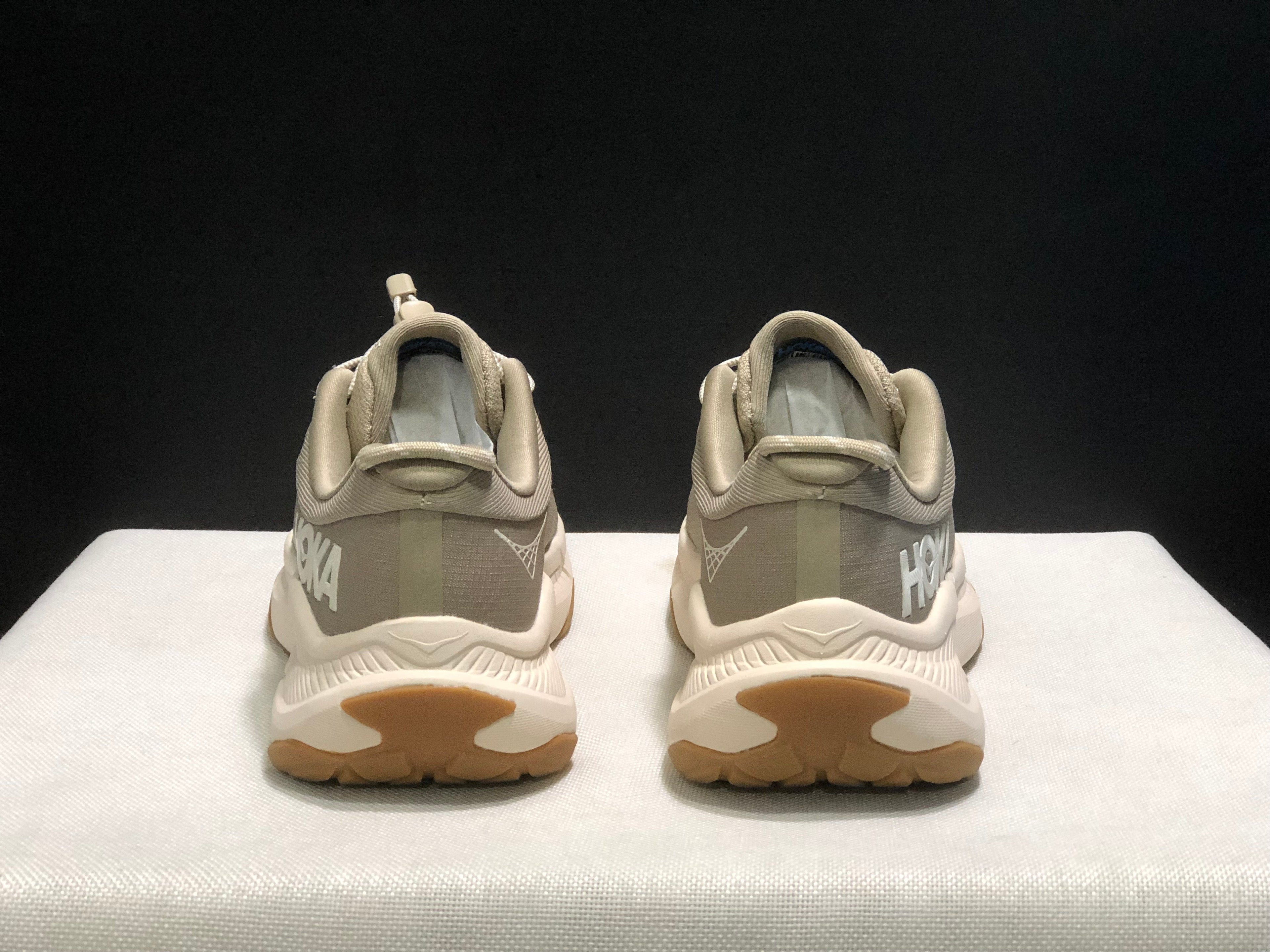 HOKA ONE ONE SKYFLOW