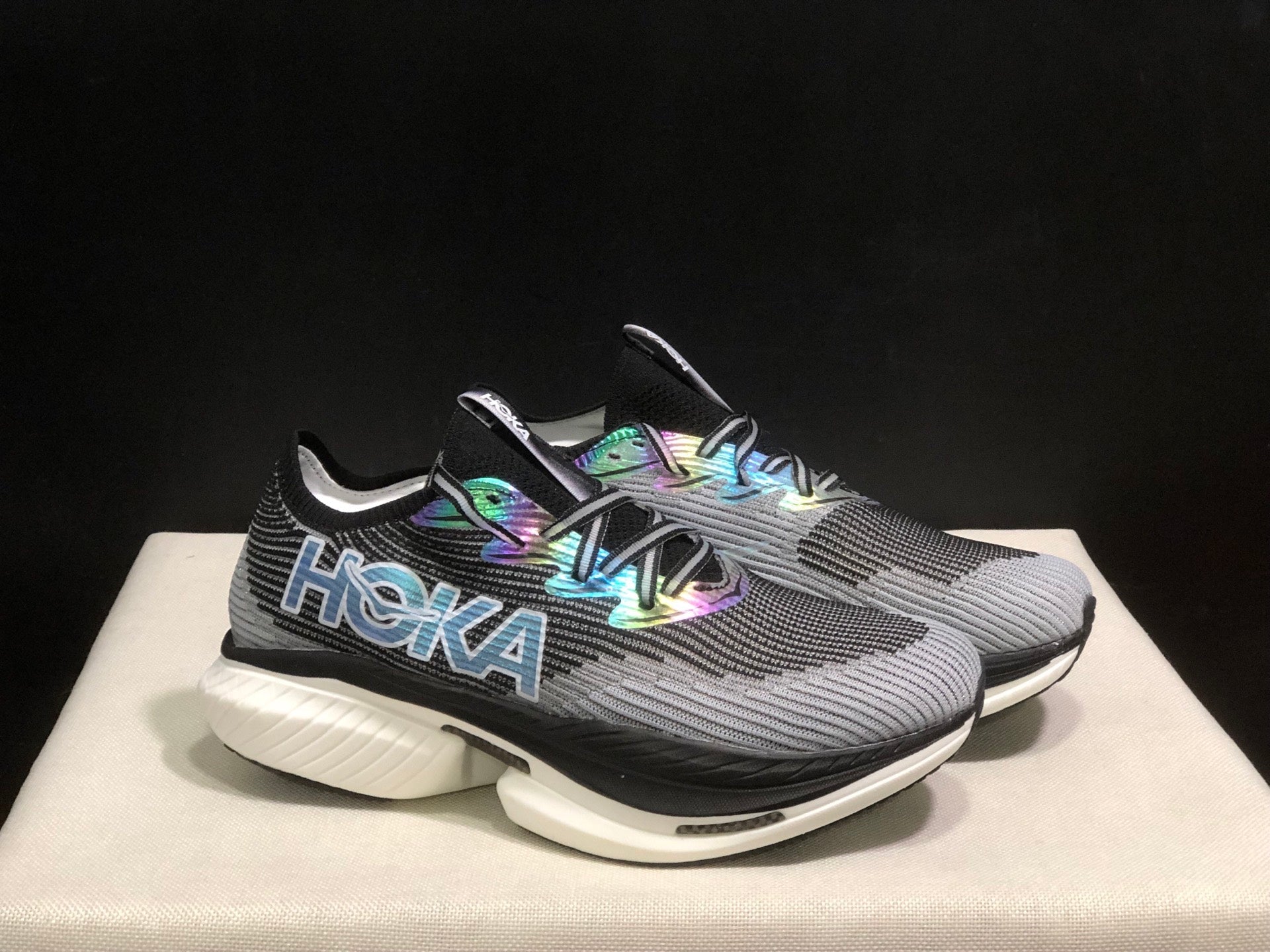 HOKA ONE ONE CIELO X1