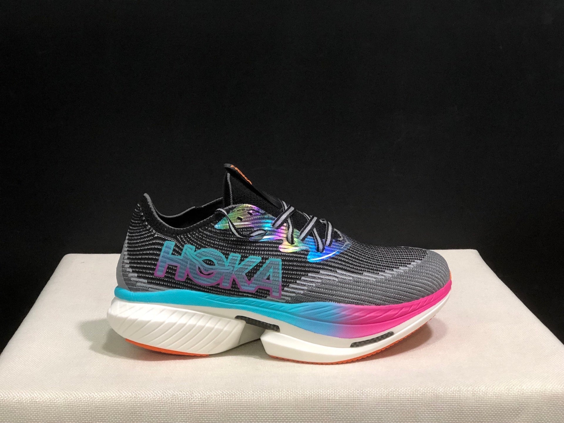 HOKA ONE ONE CIELO X1