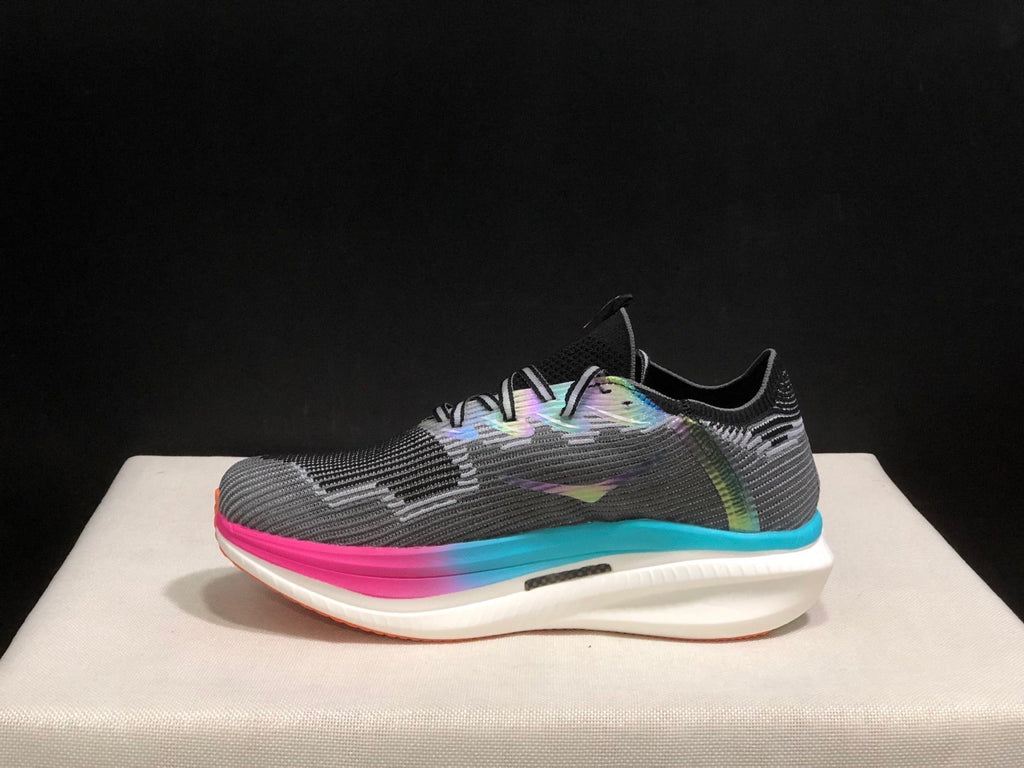 HOKA ONE ONE CIELO X1