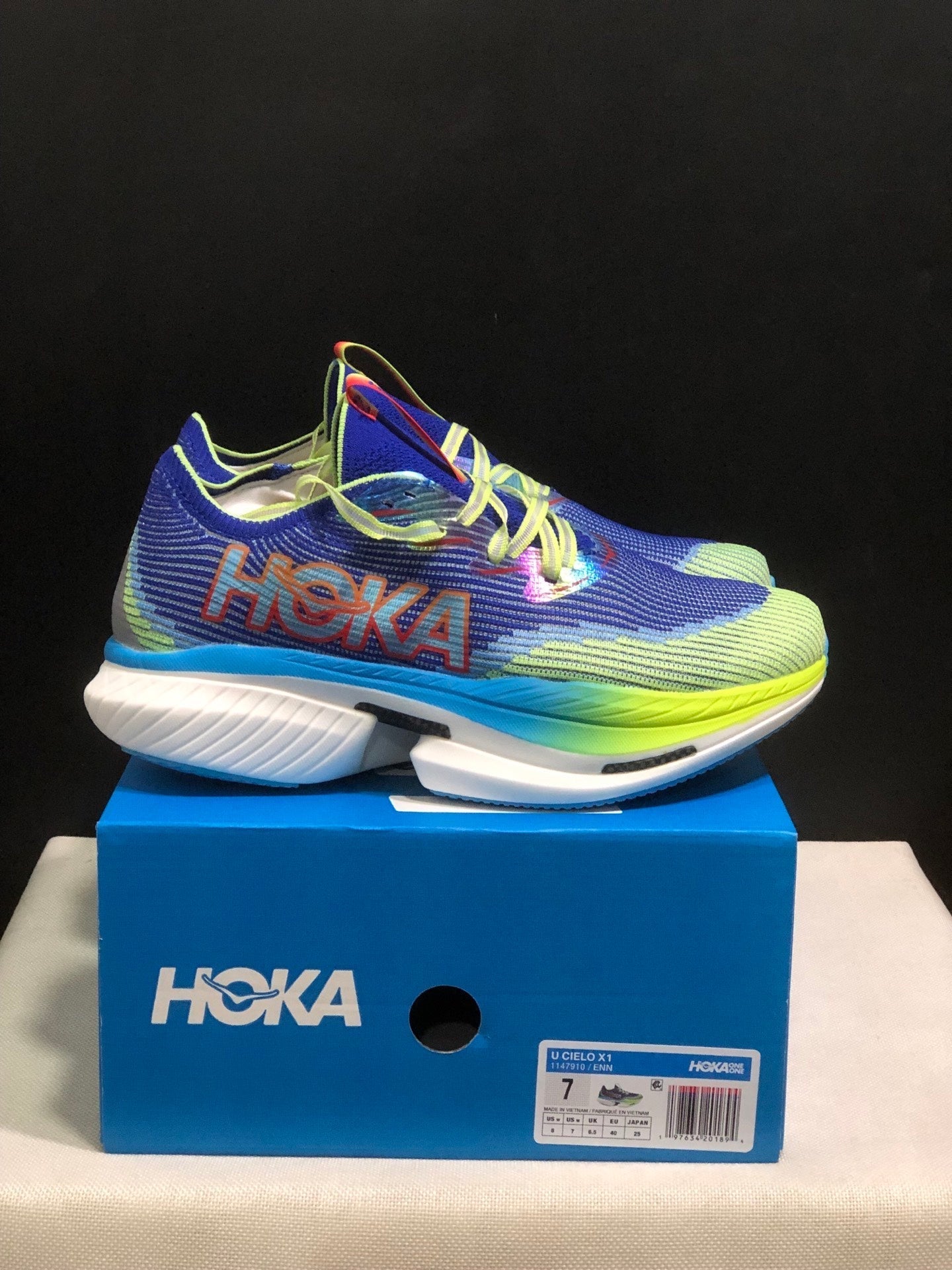 HOKA ONE ONE CIELO X1