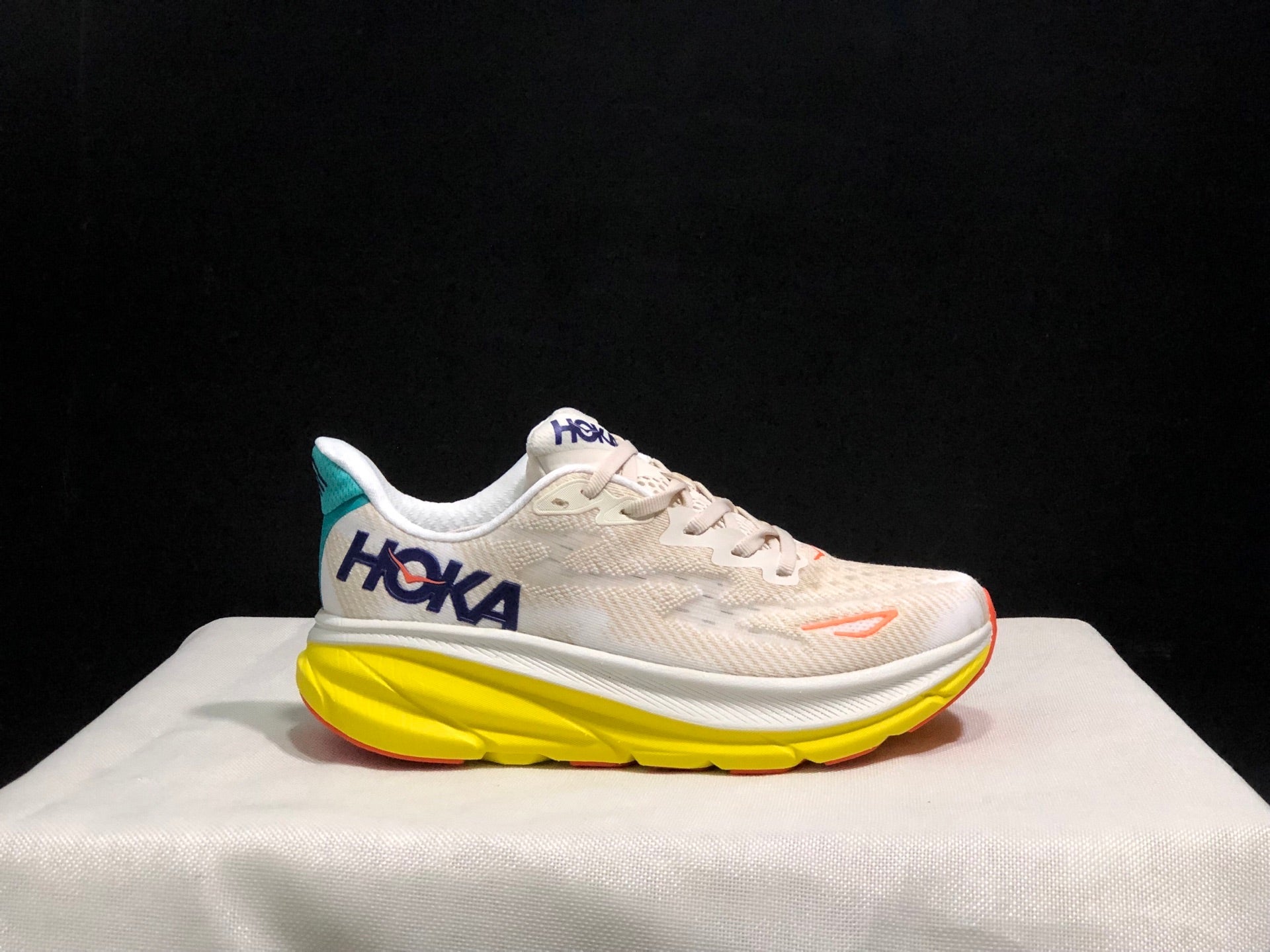 HOKA ONE ONE Clifton 9