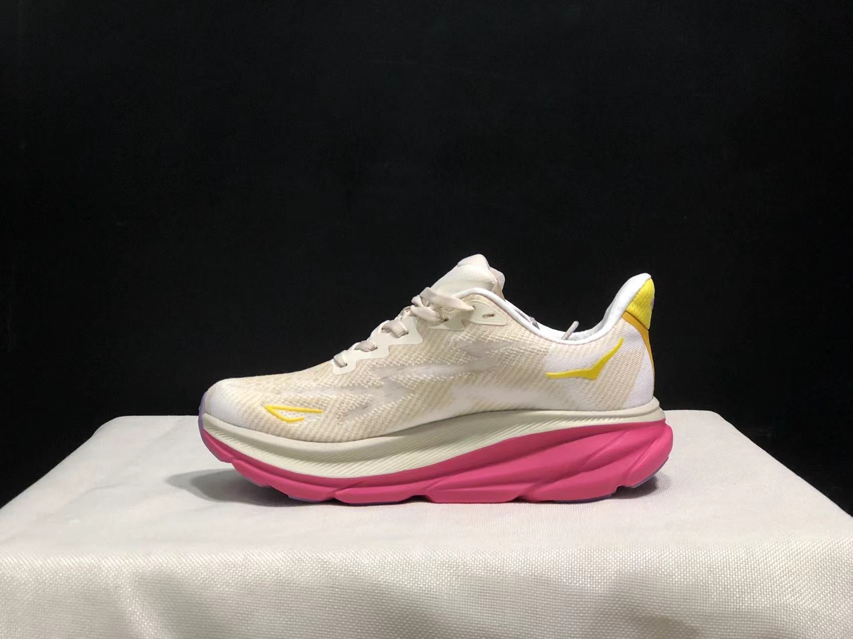 HOKA ONE ONE Clifton 9