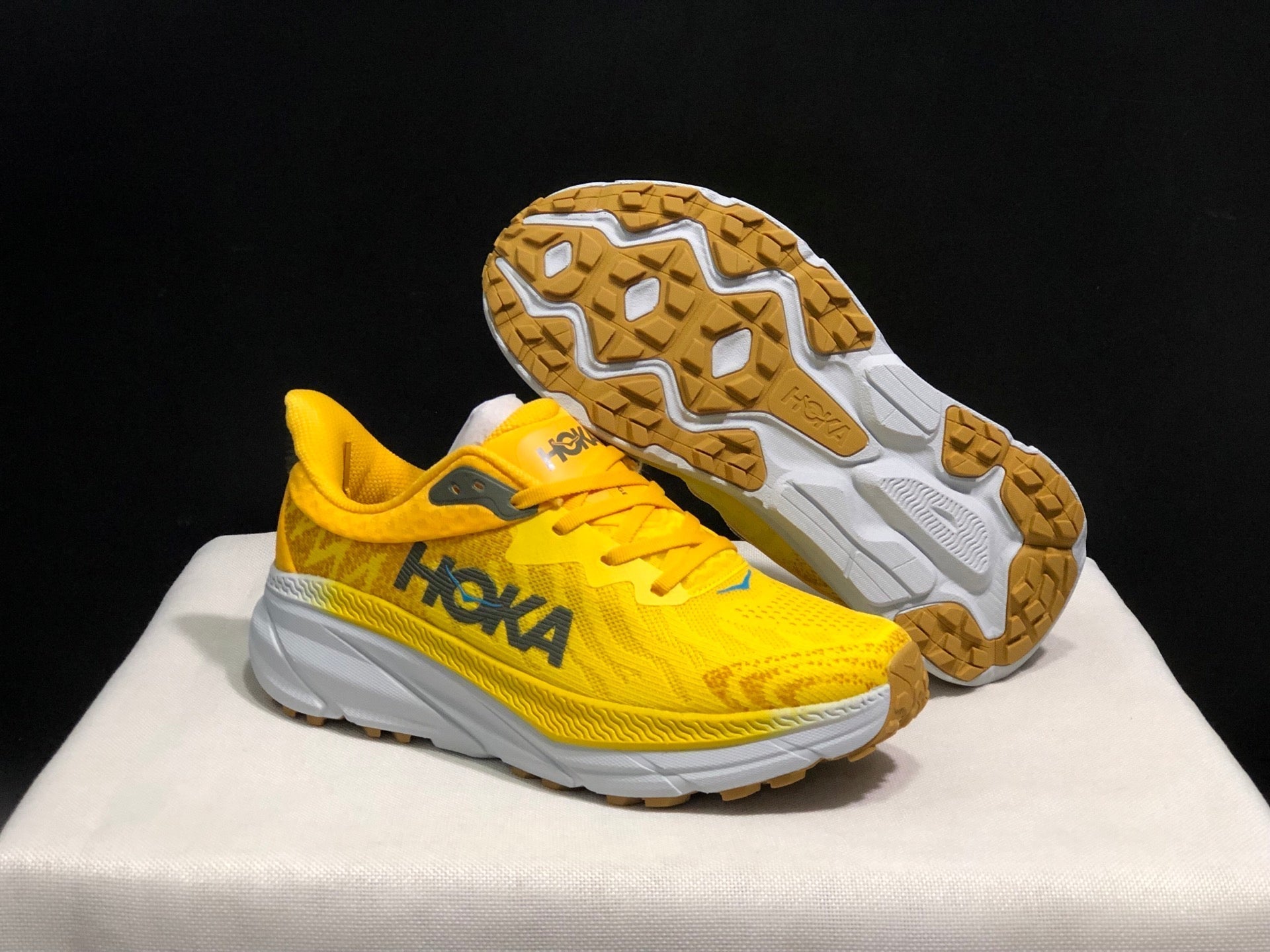 HOKA ONE ONE Challenger 7